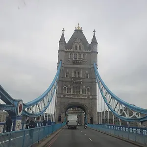 walking-to-tower-bridge.brighton-hotels-england.com/